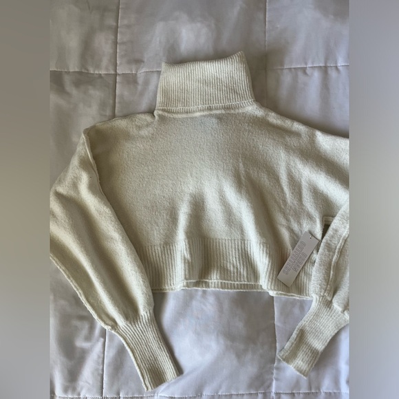 URBAN OUTFITTERS Knit Cropped Turtleneck - Picture 3 of 3